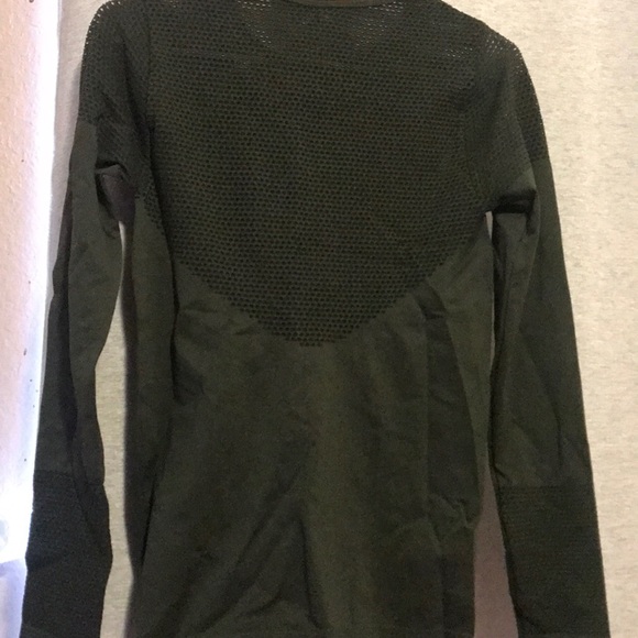 Never used Fabletics Seamless Top - Picture 2 of 3